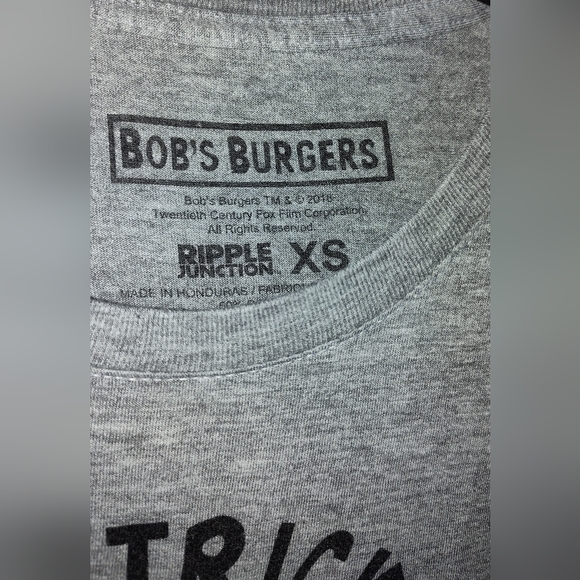 Bob's Burgers Halloween Graphic Tina Belcher Women's Size XS Tee EUC - Picture 2 of 3